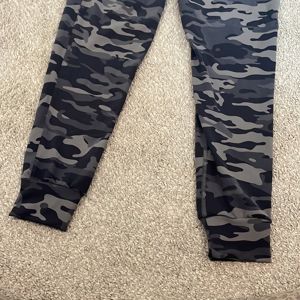 Alphalete joggers women camo workout pant materiel size small - Picture 6 of 7